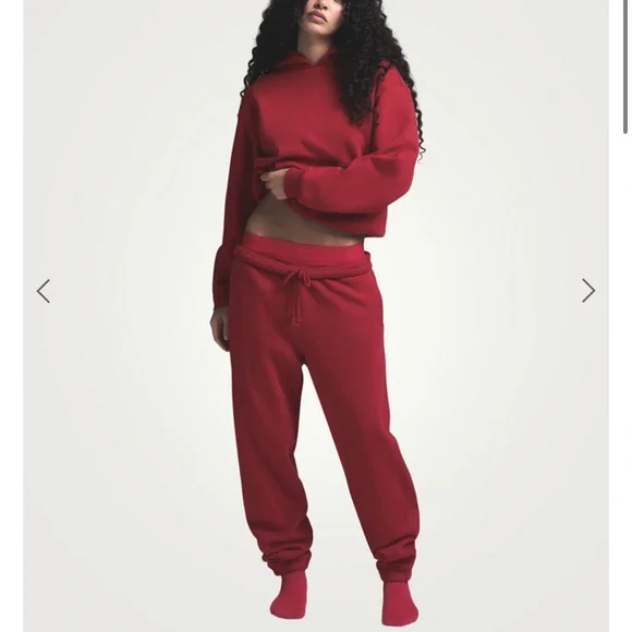 Skims Cotton Fleece Blend Classic Crewneck Sweatshirt & Sweatpants Set - Picture 9 of 9